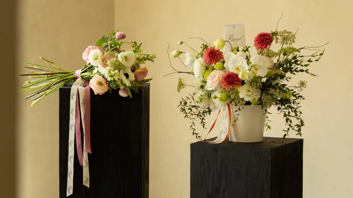 Arreglos florales de Piarel Floral Studio exhibidos en el estudio de Guadalajara
